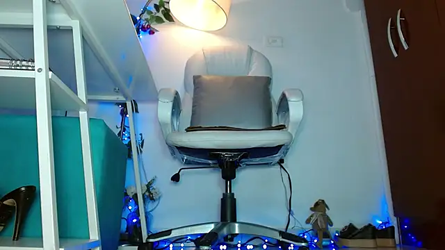 sweetlick 22 online show from November 29, 2025, 4:18 pm