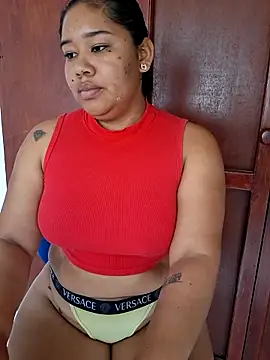 Snapshot of Sarahy- chatting on April 13, 2026, 3:05 pm Sarahy- online show from April 13, 2026, 3:05 pm