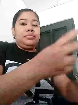 Snapshot of Sarahy- chatting on December 15, 2025, 1:06 pm Sarahy- online show from December 15, 2025, 1:06 pm