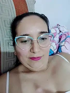 Snapshot of LaLey2702 chatting on November 30, 2025, 3:07 am LaLey2702 online show from November 30, 2025, 3:07 am