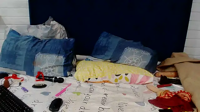 DarkCherryx online show from February 9, 2026, 6:06 pm