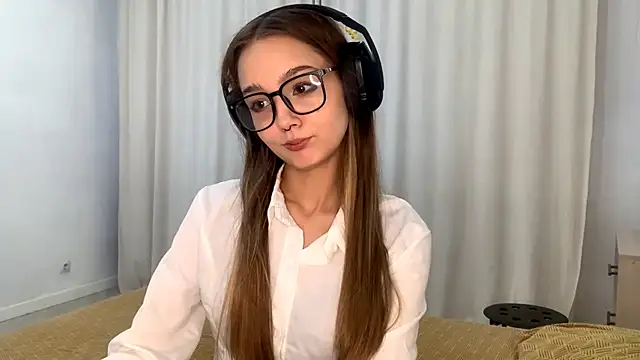 Snapshot of HoaPatton chatting on November 11, 2025, 10:10 am HoaPatton online show from November 11, 2025, 10:10 am