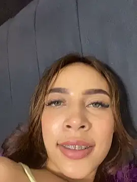 Snapshot of Evelin888 chatting on April 3, 2026, 5:03 am Evelin888 online show from April 3, 2026, 5:03 am