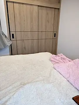 Sarah Lark- online show from November 19, 2025, 1:16 am