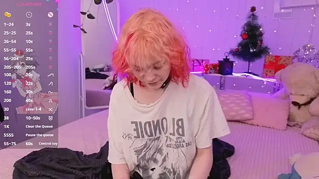 Snapshot of Awawrin chatting on December 20, 2025, 9:17 pm Awawrin online show from December 20, 2025, 9:17 pm