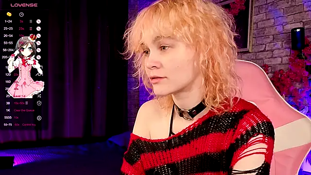 Snapshot of Awawrin chatting on December 5, 2025, 8:50 pm Awawrin online show from December 5, 2025, 8:50 pm