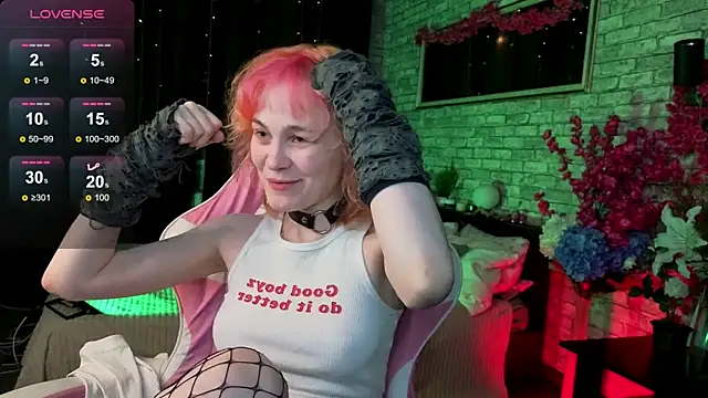 Snapshot of Awawrin chatting on November 18, 2025, 8:34 pm Awawrin online show from November 18, 2025, 8:34 pm