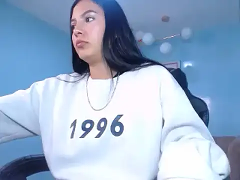 charlotte jhonson t  online show from November 10, 2025, 8:47 pm