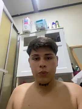 luisDi07 online show from November 12, 2025, 4:38 am