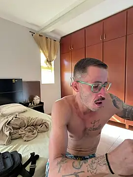 Lucasjandre online show from May 2, 2026, 11:48 am