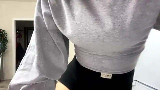 GeralynChiszar online show from December 19, 2025, 5:10 am