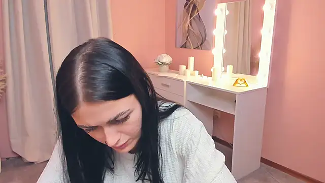 ShanelLevoy online show from November 12, 2025, 1:59 pm