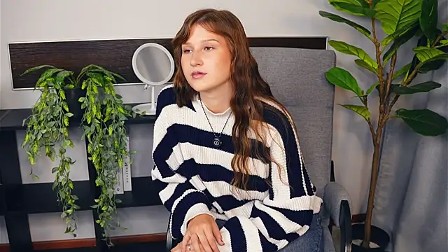 YeeVella online show from November 11, 2025, 6:19 am