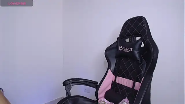 Snapshot of Millie_bobby chatting on January 17, 2026, 4:43 pm Millie bobby online show from January 17, 2026, 4:43 pm