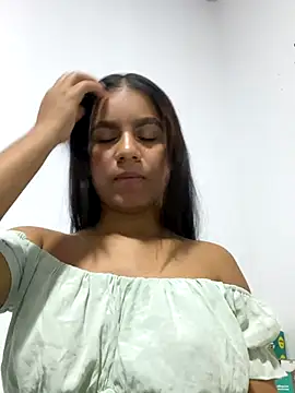 lineichun1708 online show from November 24, 2025, 2:22 am