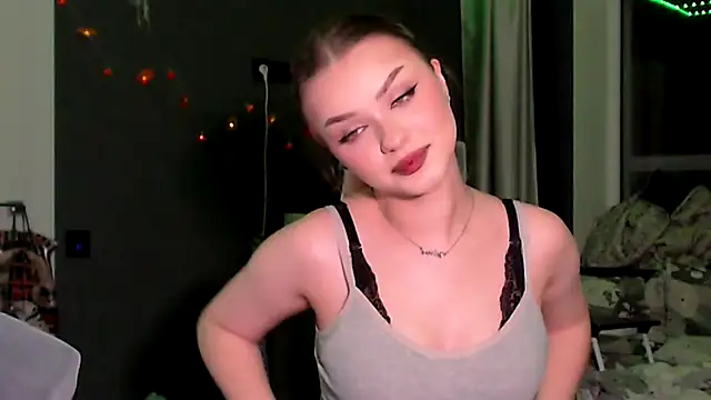 MissVelour online show from November 13, 2025, 4:00 pm