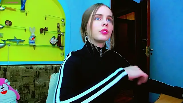 AlicaLOVEalisa777 online show from April 14, 2026, 6:24 pm