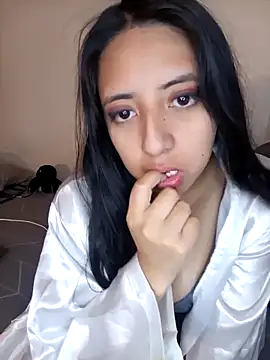 Isabella 175 online show from November 12, 2025, 3:32 am