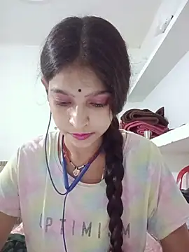 Mohnicute online show from May 25, 2026, 7:12 pm