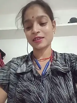 Mohnicute online show from May 24, 2026, 7:58 pm