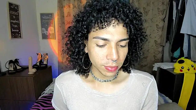 Angel White25 online show from April 17, 2026, 11:29 pm