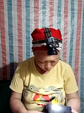 girl-hot2x online show from April 13, 2026, 1:15 pm