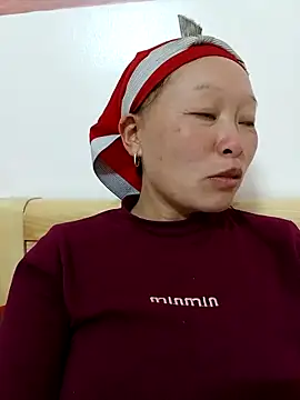 girl-hot2x online show from February 7, 2026, 12:35 pm