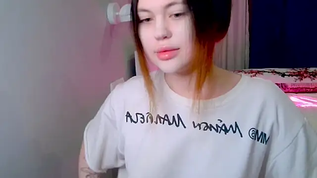 Snapshot of cuddlymisa chatting on November 11, 2025, 6:58 pm cuddlymisa online show from November 11, 2025, 6:58 pm