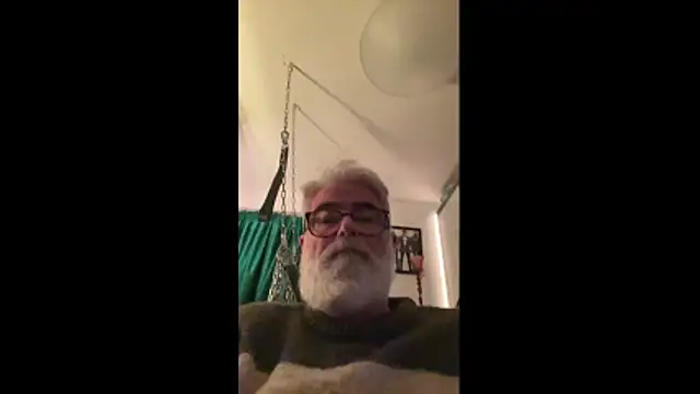 Snapshot of LeatherSdaddy chatting on November 25, 2025, 4:29 pm LeatherSdaddy online show from November 25, 2025, 4:29 pm