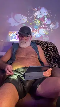 Snapshot of LeatherSdaddy chatting on December 16, 2025, 2:49 am LeatherSdaddy online show from December 16, 2025, 2:49 am