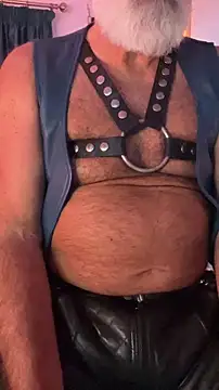 Snapshot of LeatherSdaddy chatting on November 23, 2025, 4:17 pm LeatherSdaddy online show from November 23, 2025, 4:17 pm