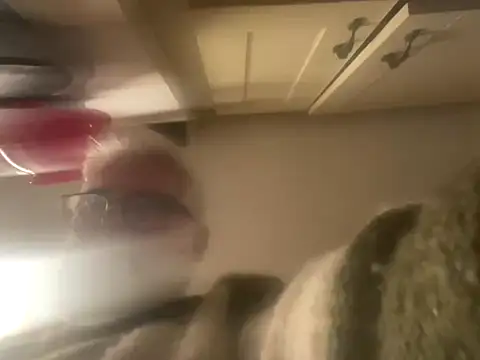 Snapshot of LeatherSdaddy chatting on December 3, 2025, 7:24 pm LeatherSdaddy online show from December 3, 2025, 7:24 pm