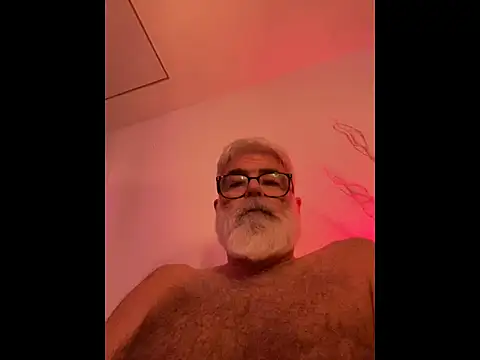 Snapshot of LeatherSdaddy chatting on January 7, 2026, 5:56 am LeatherSdaddy online show from January 7, 2026, 5:56 am