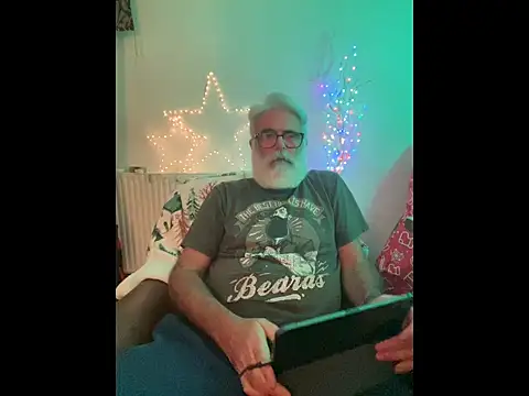 Snapshot of LeatherSdaddy chatting on December 22, 2025, 11:16 pm LeatherSdaddy online show from December 22, 2025, 11:16 pm