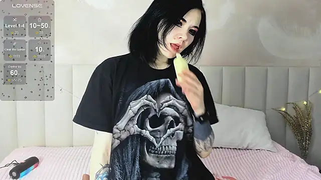 Snapshot of Lina_Moony chatting on January 8, 2026, 1:44 am Lina Moony online show from January 8, 2026, 1:44 am