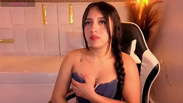 Snapshot of Juliana_Tx chatting on February 22, 2026, 12:40 pm Juliana Tx online show from February 22, 2026, 12:40 pm