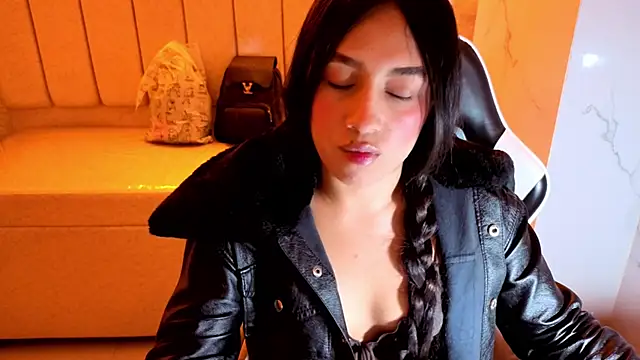 Snapshot of Juliana_Tx chatting on December 16, 2025, 1:15 pm Juliana Tx online show from December 16, 2025, 1:15 pm