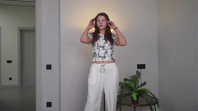 Snapshot of ReynaPlourde chatting on November 17, 2025, 6:39 am ReynaPlourde online show from November 17, 2025, 6:39 am