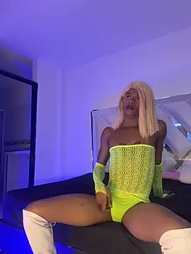 Amanda Fox  online show from June 10, 2026, 5:03 pm