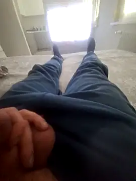 Robesz1982 online show from April 11, 2026, 8:29 am