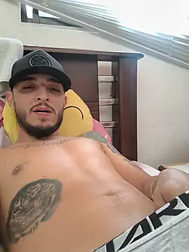mohamedkarimm online show from May 26, 2026, 2:37 pm