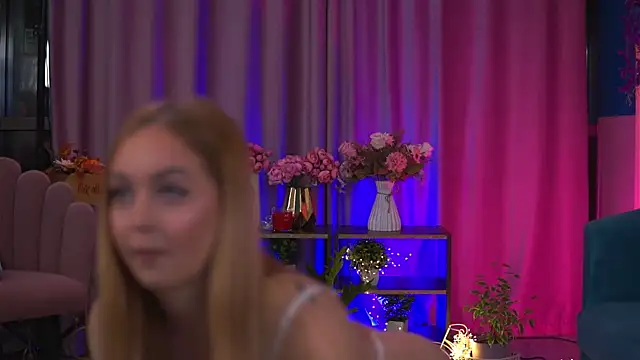 ElyssawetXX online show from November 19, 2025, 7:14 pm