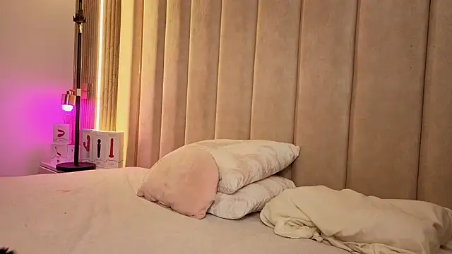 Iamnyxy online show from April 15, 2026, 11:38 am