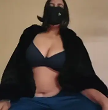 Snapshot of Yamini-X chatting on December 4, 2025, 8:13 am Yamini-X online show from December 4, 2025, 8:13 am