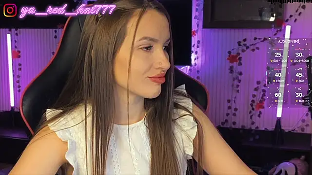 Snapshot of -RED_HAT- chatting on April 21, 2026, 6:14 pm -RED HAT- online show from April 21, 2026, 6:14 pm