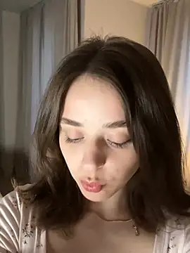 yoyogirlx online show from May 8, 2026, 1:37 pm