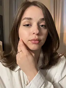 yoyogirlx online show from May 12, 2026, 1:39 pm