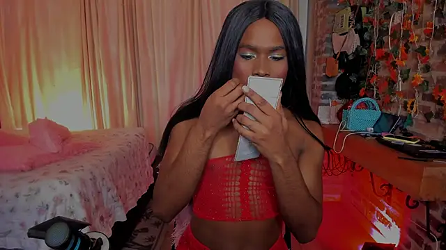 Snapshot of LaGoldenBitch chatting on March 13, 2026, 12:54 pm LaGoldenBitch online show from March 13, 2026, 12:54 pm