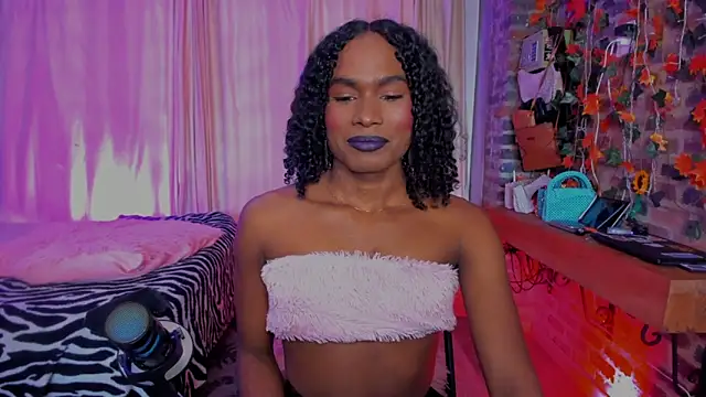 Snapshot of LaGoldenBitch chatting on March 19, 2026, 6:41 pm LaGoldenBitch online show from March 19, 2026, 6:41 pm