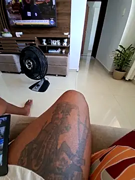 Snapshot of Zepouvinho chatting on February 9, 2026, 4:38 pm Zepouvinho online show from February 9, 2026, 4:38 pm